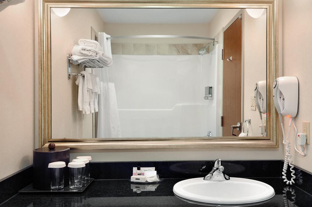 Canalta Hotel Tisdale Room photo